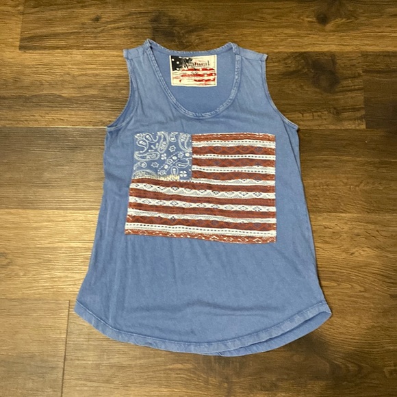 Natural Reflections Tops - Sleeveless red, white and blue tee with flag emblem. Size S